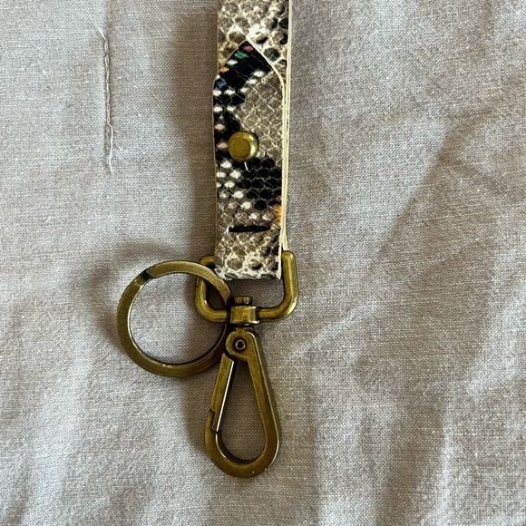 Madewell snake print pouch, bag strap and matching keychain. - Picture 3 of 7